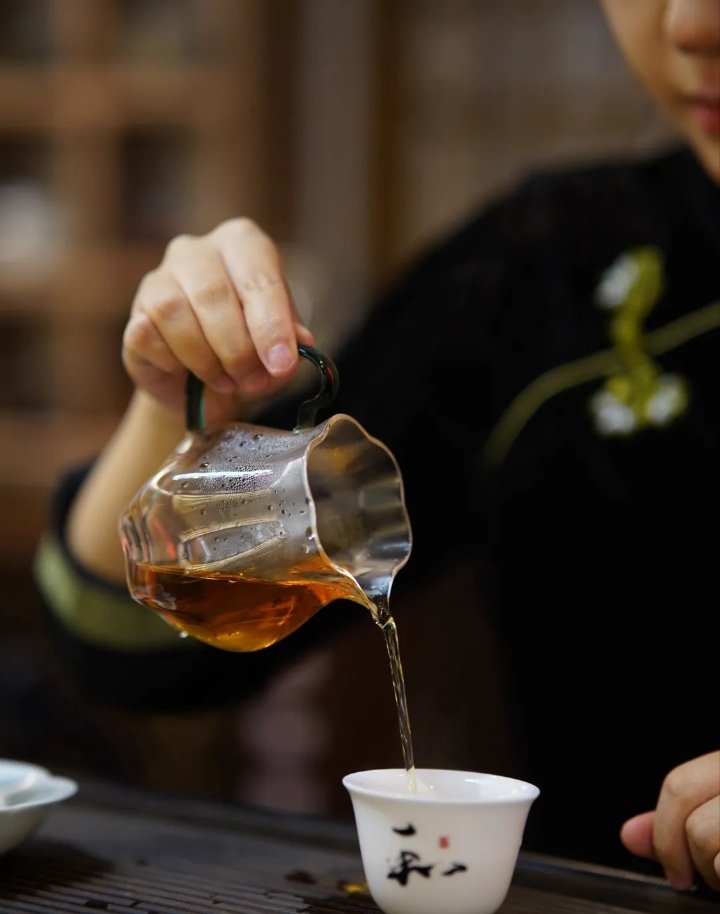 伊犁哈萨克如何约到鸡公司/伊犁哈萨克咋约得便宜的鸡怎么约/约的鸡公司fds